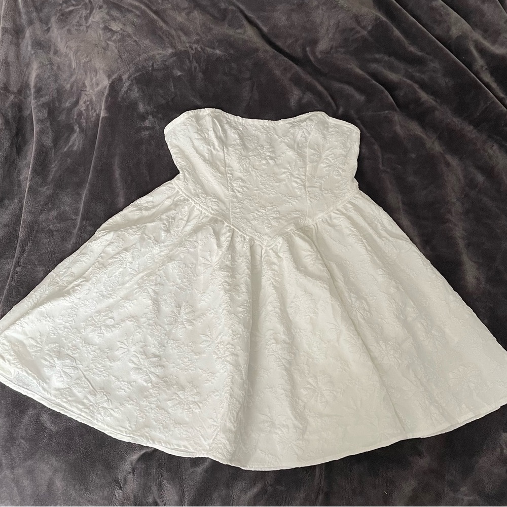 Strapless White Baroque Mini Dress in Petite Large - Picture 5 of 9